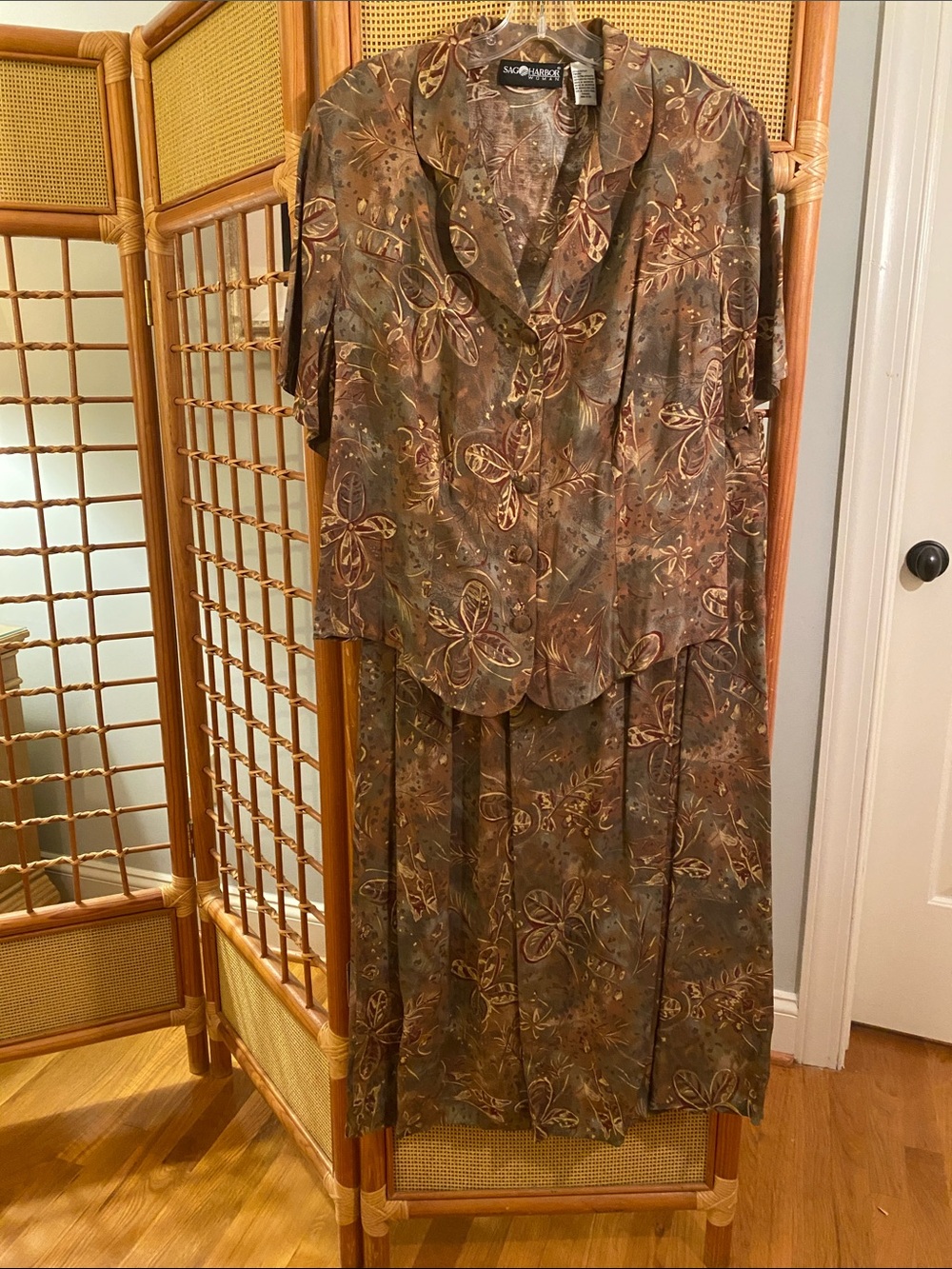 Sag Harbor Woman Brown Floral Rayon Button-Up Top & Skirt